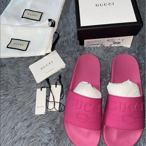Pink  size 37 Gucci logo rubber slide sandal